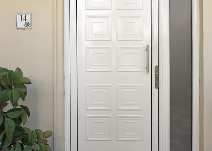 Sebastian's Amazing Rhodes Town Apartman *