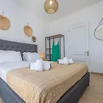 Sebastian's Amazing Rhodes Town Apartman *