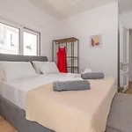 Sebastian's Amazing Rhodes Town Apartman *