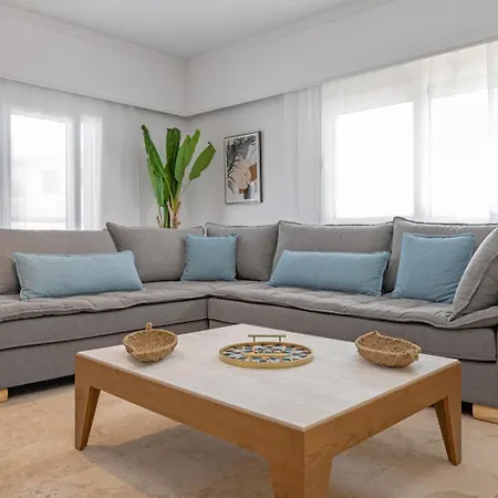 Sebastian's Amazing Rhodes Town Apartment