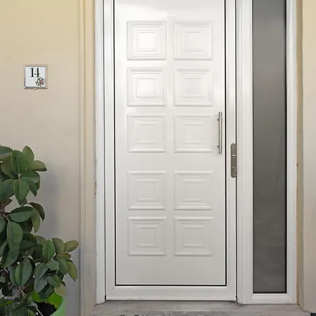 Sebastian's Amazing Rhodes Town Apartment *